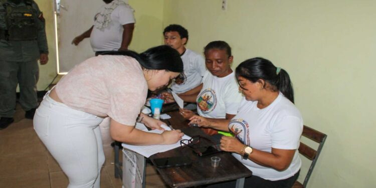 Entusiasmo y masiva participación de comunidades de Maracaibo en Consulta Popular Nacional