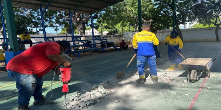 Alcaldía de Maracaibo inicia la recuperación de la plaza y del complejo deportivo Astolfo Romero