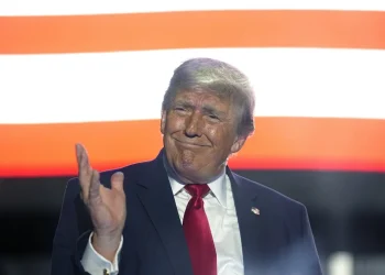 Trump insiste en dar 5.000 dólares por adulto si los republicanos ganan las elecciones legislativas