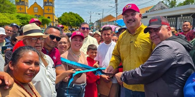 Gobernador Luis Caldera entrega 5,4 kilómetros de vialidad rehabilitada para más de 19 mil habitantes de Machiques