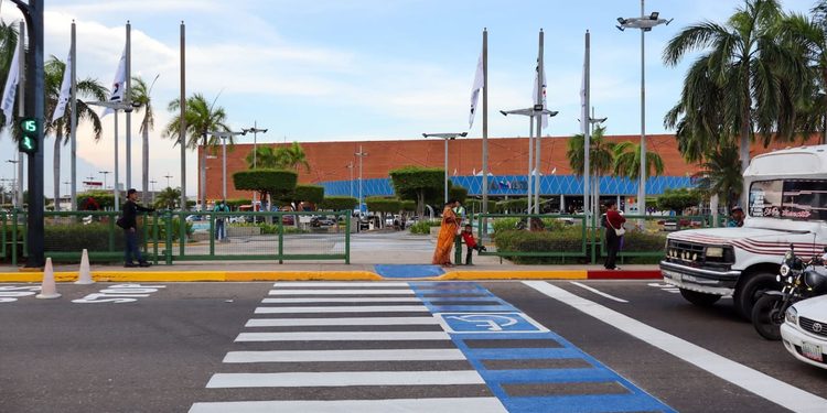 ‎Alcaldía de Maracaibo reinaugura paso peatonal frente al Sambil
