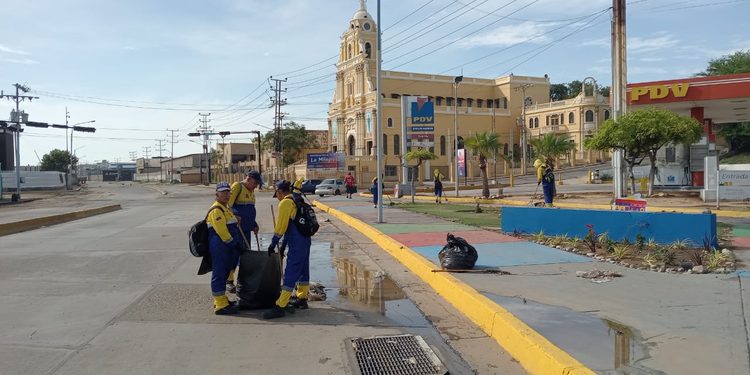 IMA despejó desechos arrastrados por la lluvia en adyacencias del Terminal de Pasajeros