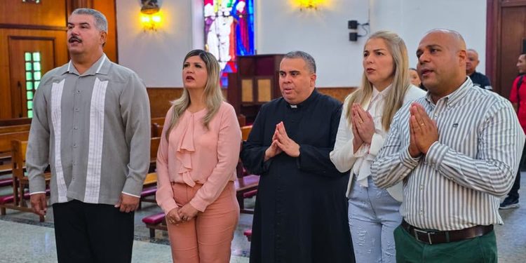 El Gobernador Luis Caldera acompañó a la feligresía de Cabimas en el día de su Patrona, la Virgen del Rosario