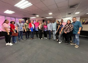 Inician fase de practicas: Dessiree Fernández recibe a estudiantes de educación diversificada