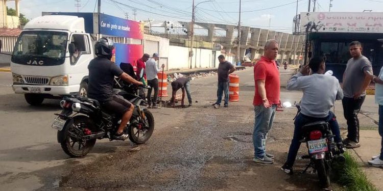 Alcaldía de Maracaibo sustituye colectores en la Plaza Astolfo Romero