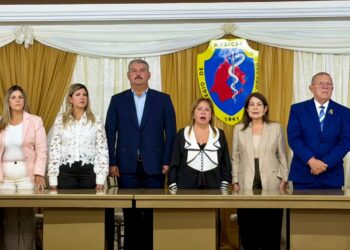 Gobernador Luis Caldera acompaña al Colegio de Médicos del estado Zuliaen la celebración del 85 aniversario de su fundación