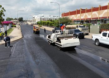 Gobernador Luis Caldera despliega plan de vialidad en el casco central de Maracaibo con 11 mil toneladas de asfalto