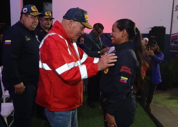 Bomberos de Maracaibo recibieron ascensos, reconocimientos y dotación de uniformes
