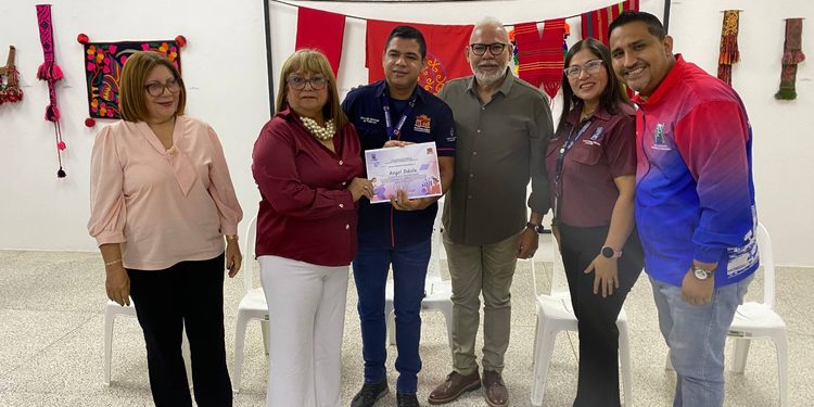 Trabajadores de la Alcaldía de Maracaibo recibieron reconocimientos por su labor en manuales de procedimientos