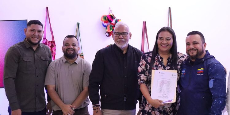 Alcaldía de Maracaibo entregó vistos buenos y registros ancestrales a iglesias y vasallos