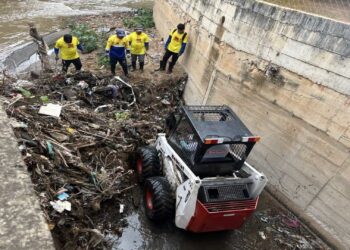 Alcaldía de Maracaibo cumplió labores previas de limpieza en la Cañada Morillo