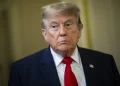 Trump sugiere que se debería «disparar» a quienes filtran información clasificada en Estados Unidos