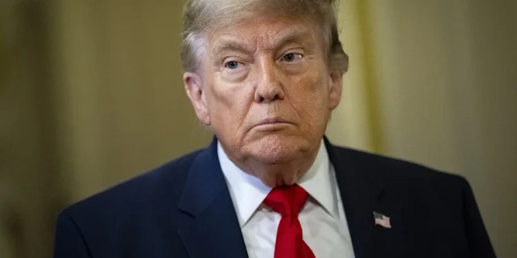 Trump sugiere que se debería «disparar» a quienes filtran información clasificada en Estados Unidos
