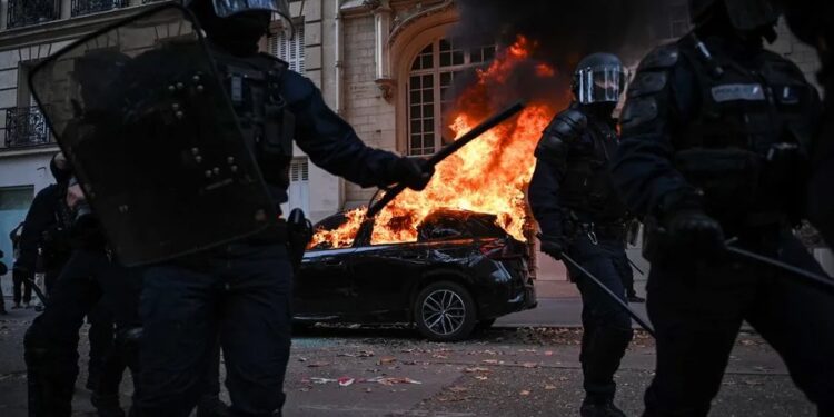 Decenas de detenidos en París y concentraciones por toda Francia en la jornada de protesta