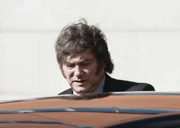 Milei llama de nuevo «ladrón corrupto» a Pedro Sánchez tras su polémico viaje a Madrid