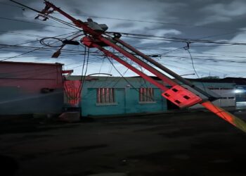 Alcaldía de Maracaibo atendió de manera inmediata contingencias por postes caídos