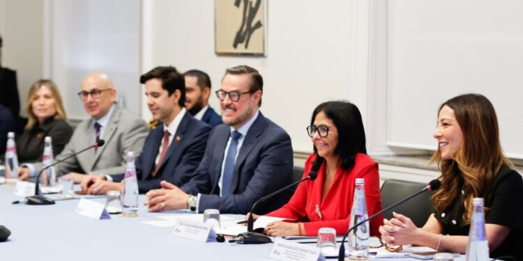 Presidenta Delcy Rodríguez visita la organización ítalo-latinoamericana en Italia