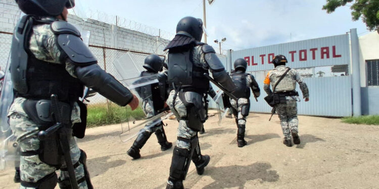 Riña en cárcel de México deja al menos 10 muertos y 16 heridos